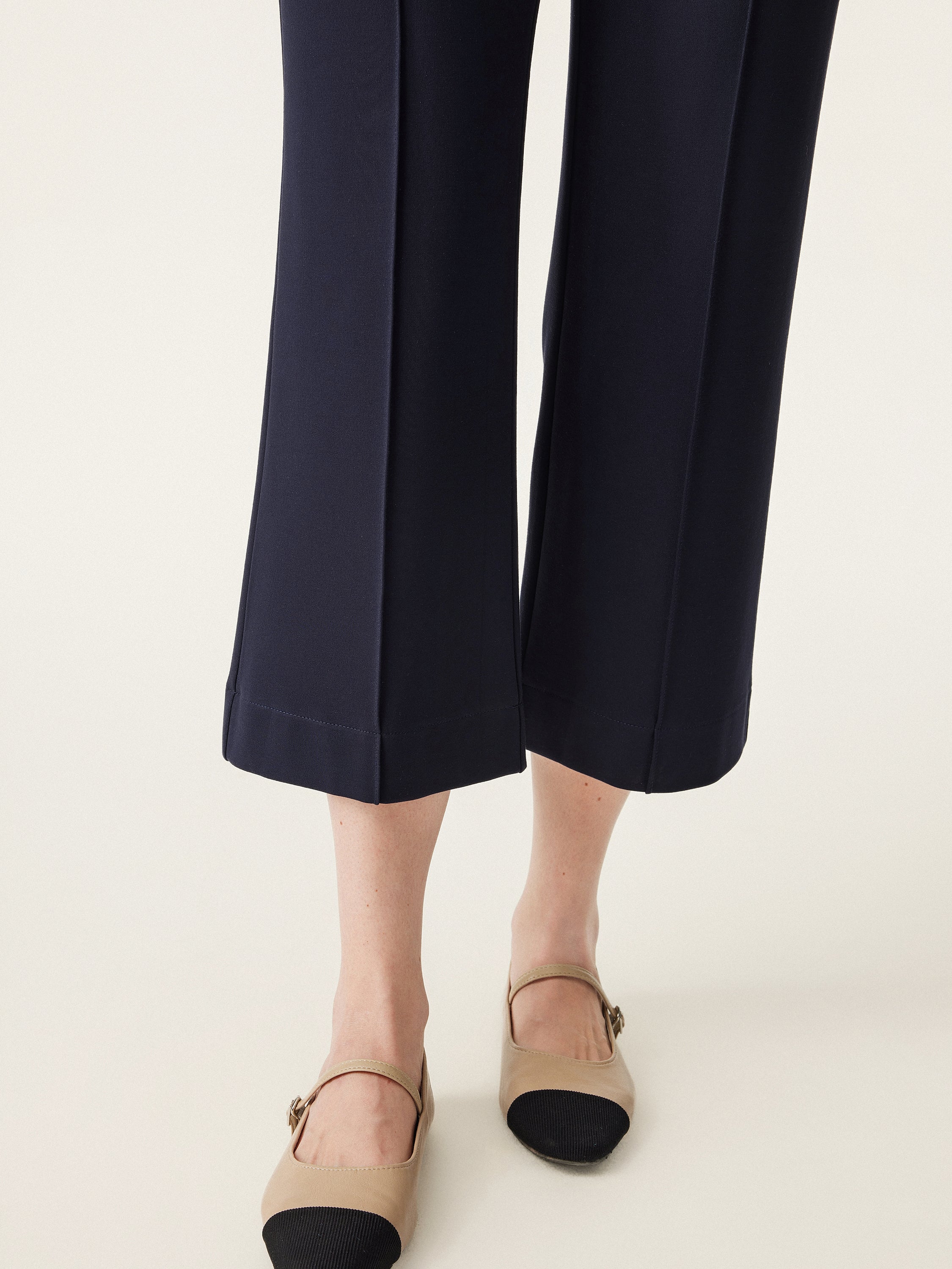 Mid Rise Cropped Pull-on Pant