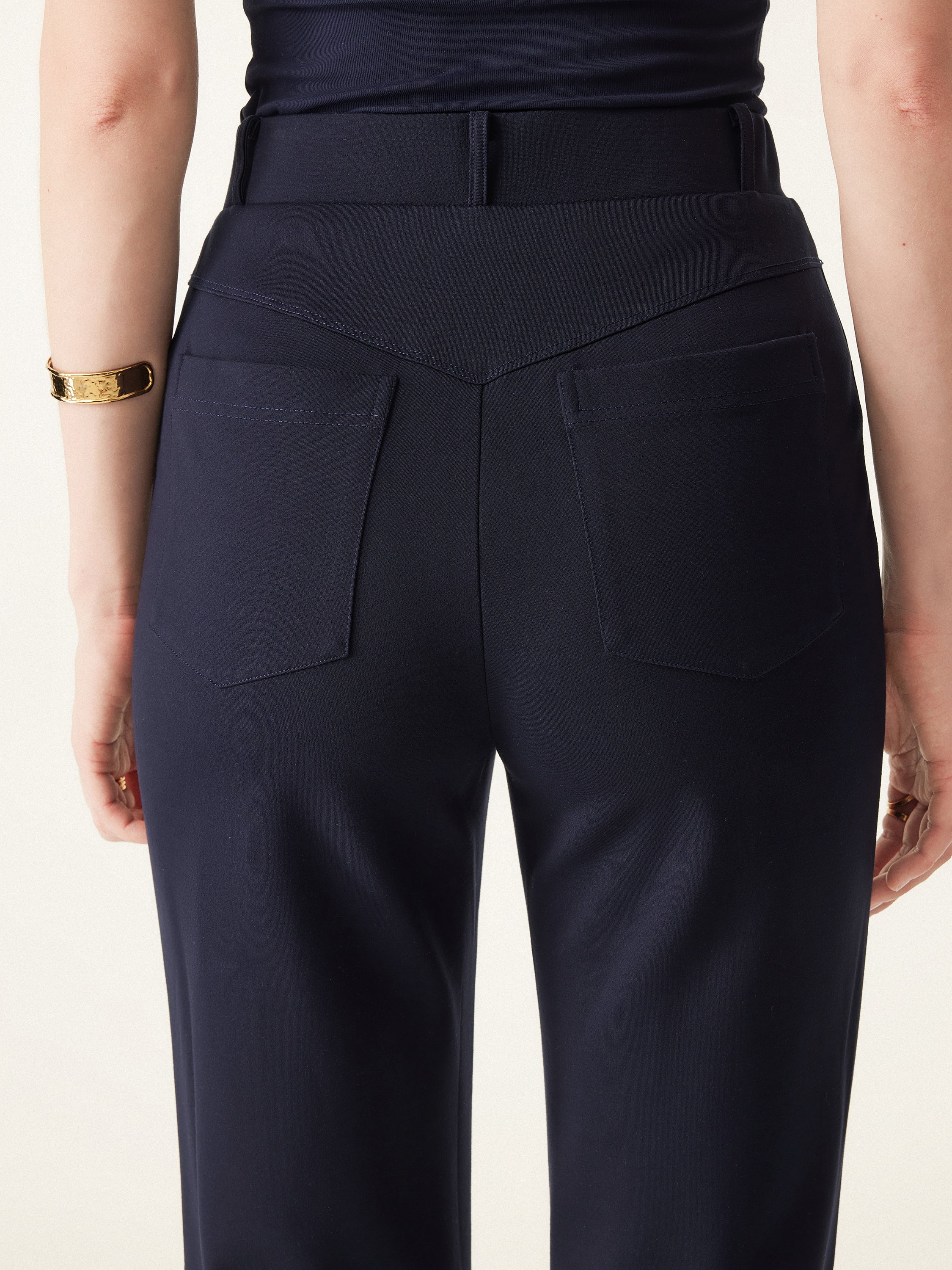Mid Rise Cropped Pull-on Pant